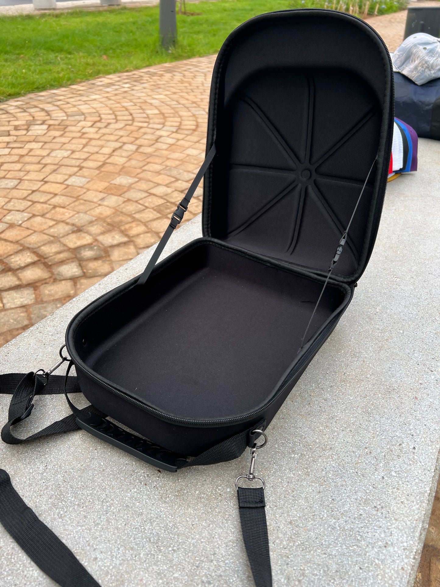 Black Cap Carrier Travel Case
