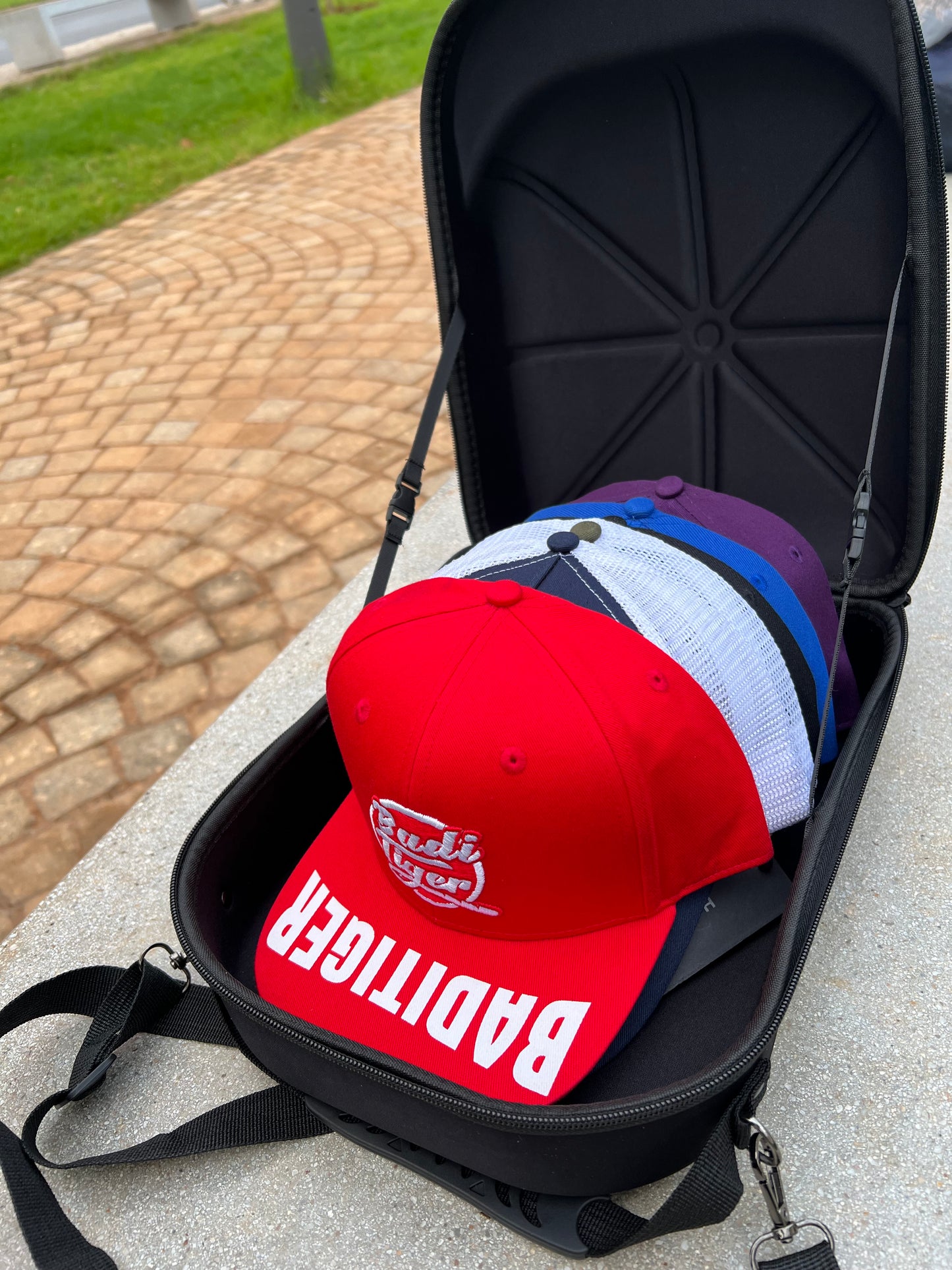 Black Cap Carrier Travel Case